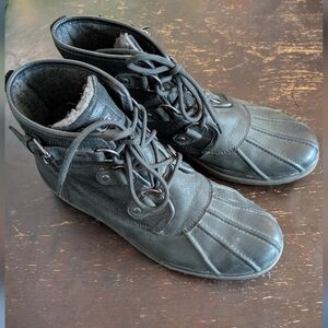 UGG Cecile Black Duck Boots 10